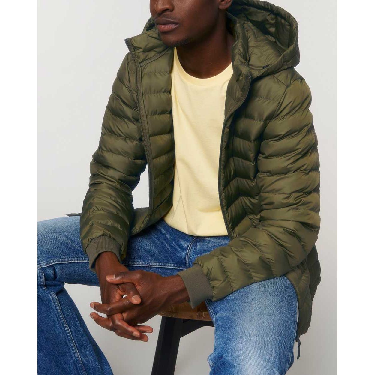 nachhaltige-herren-steppjacke-recycelt_british_khaki_01
