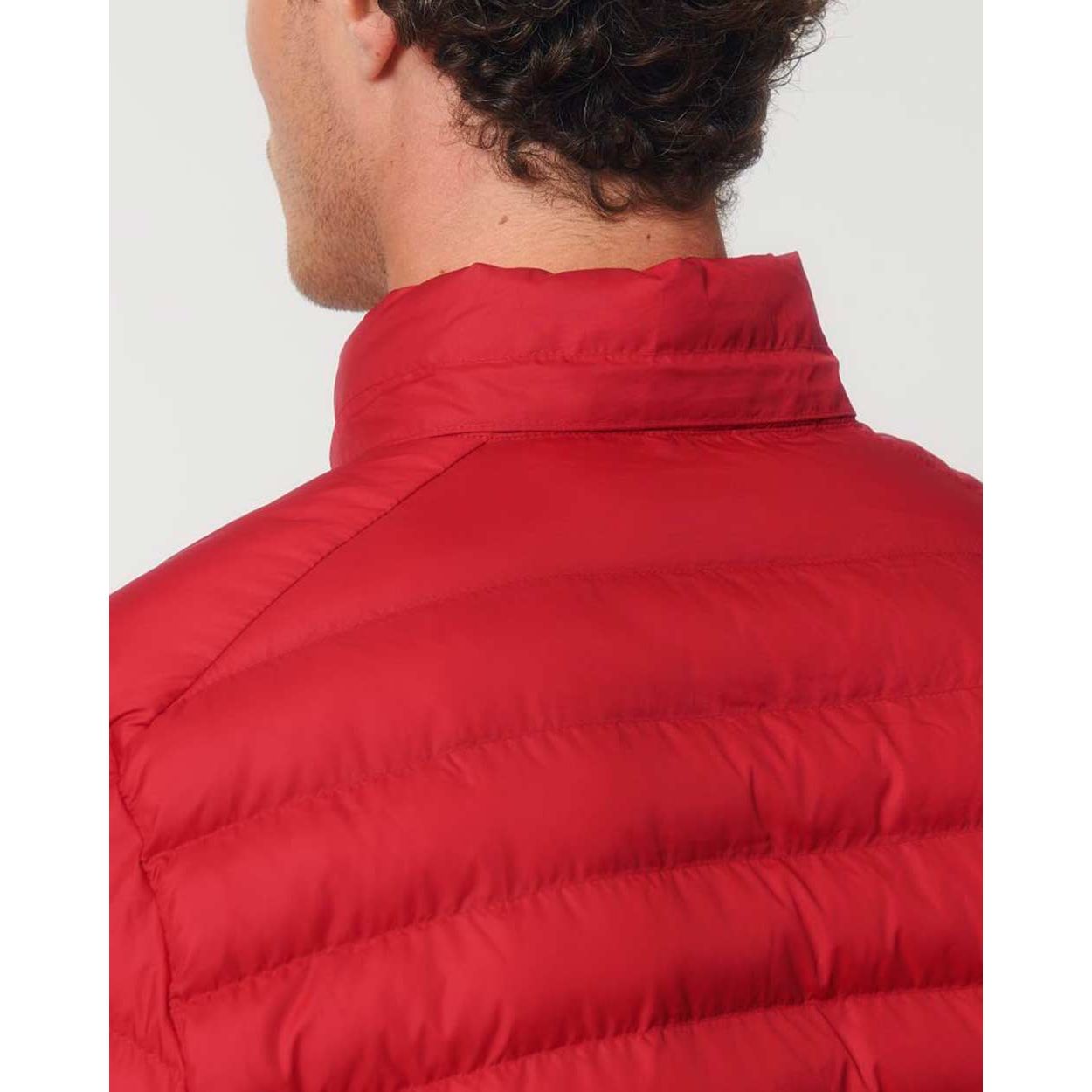 nachhaltige-herren-steppjacke-recycelt_red_06