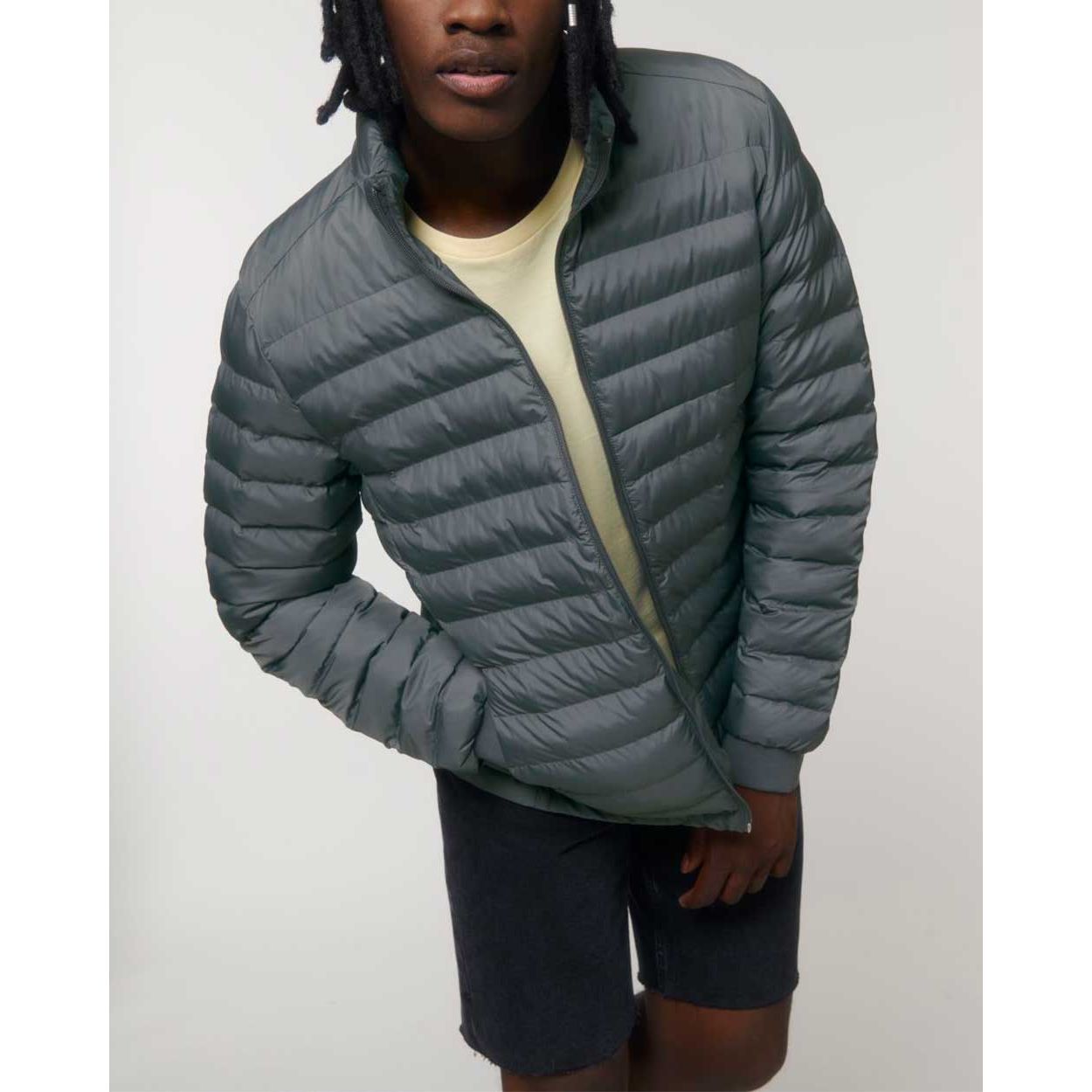 nachhaltige-herren-steppjacke-recycelt_deep_metal_01