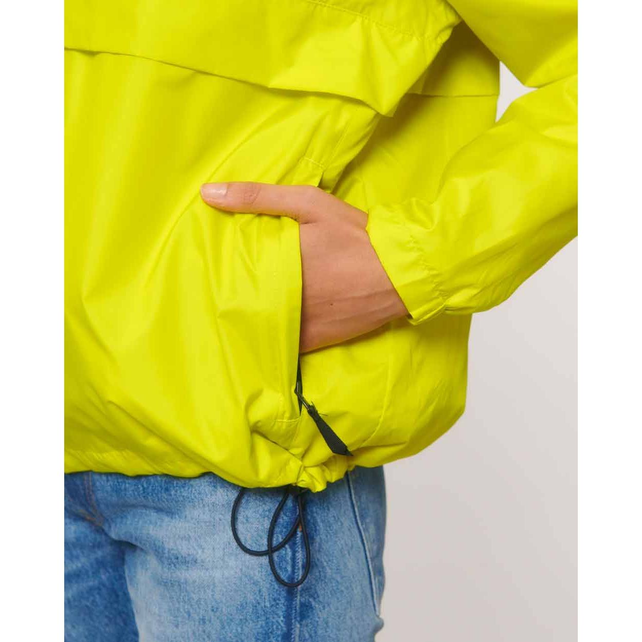 nachhaltige-ueberzieh-regenjacke-recycelt-lime_flash_08