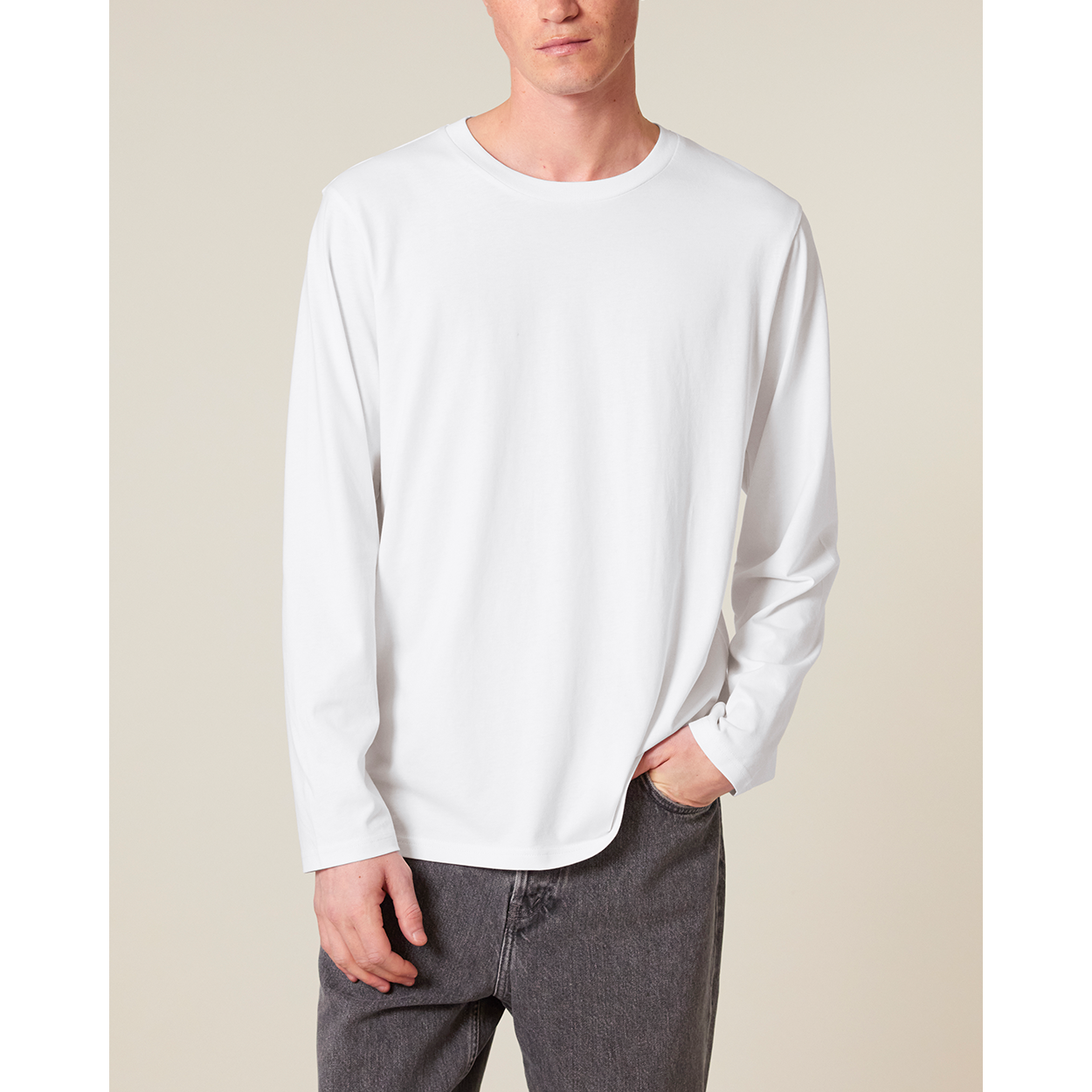 Unisex-Basic-Longsleeve-YTWOO-100-Bio-Baumwolle-Eco-Fair-Produziert-Nachhaltig-WHITE-STUDIO-FRONT