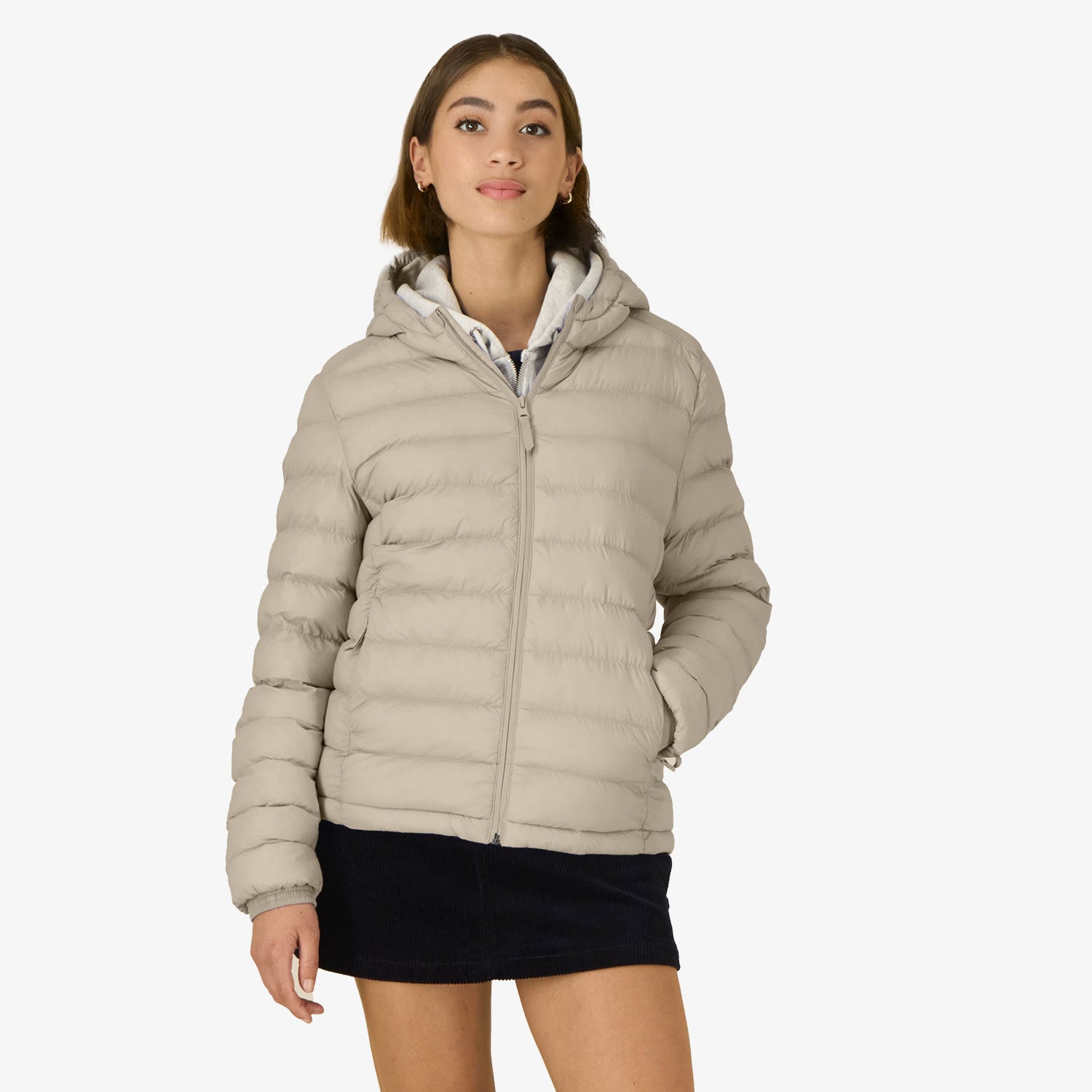 Wattierte Damen-Jacke mit Kaptze– leicht, stylisch & nachhaltig