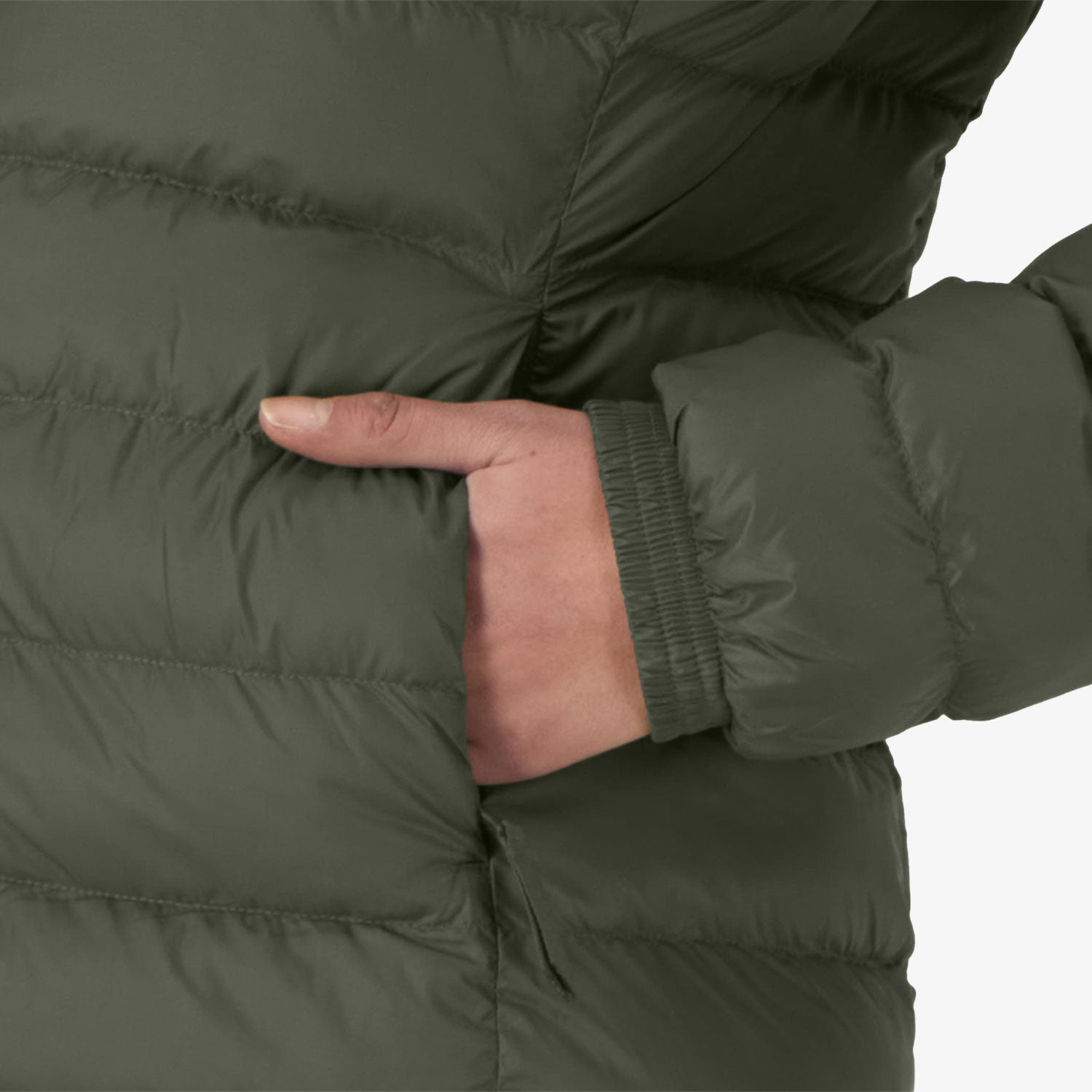 Wattierte Damen-Jacke mit Kaptze– leicht, stylisch & nachhaltig