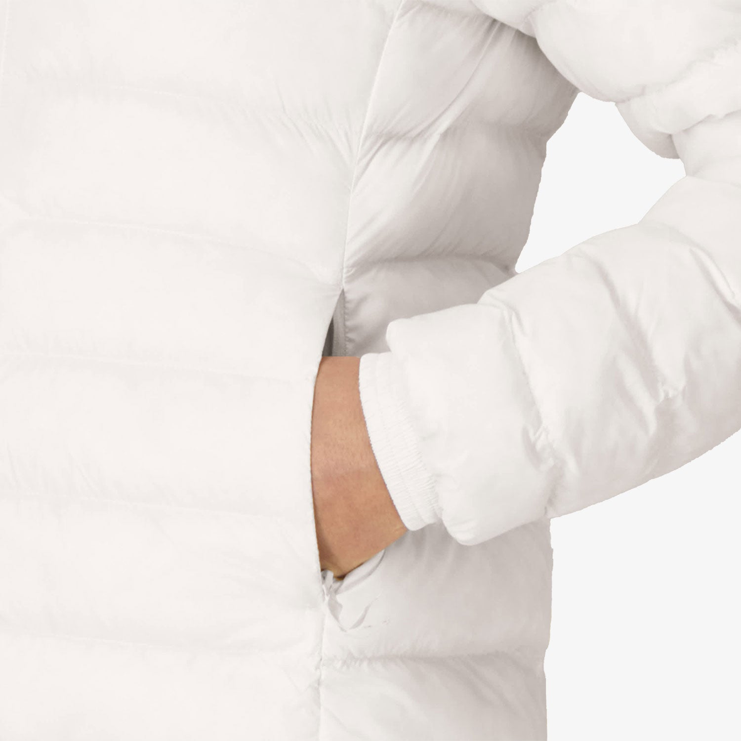 Wattierte Damen-Jacke mit Kaptze– leicht, stylisch & nachhaltig