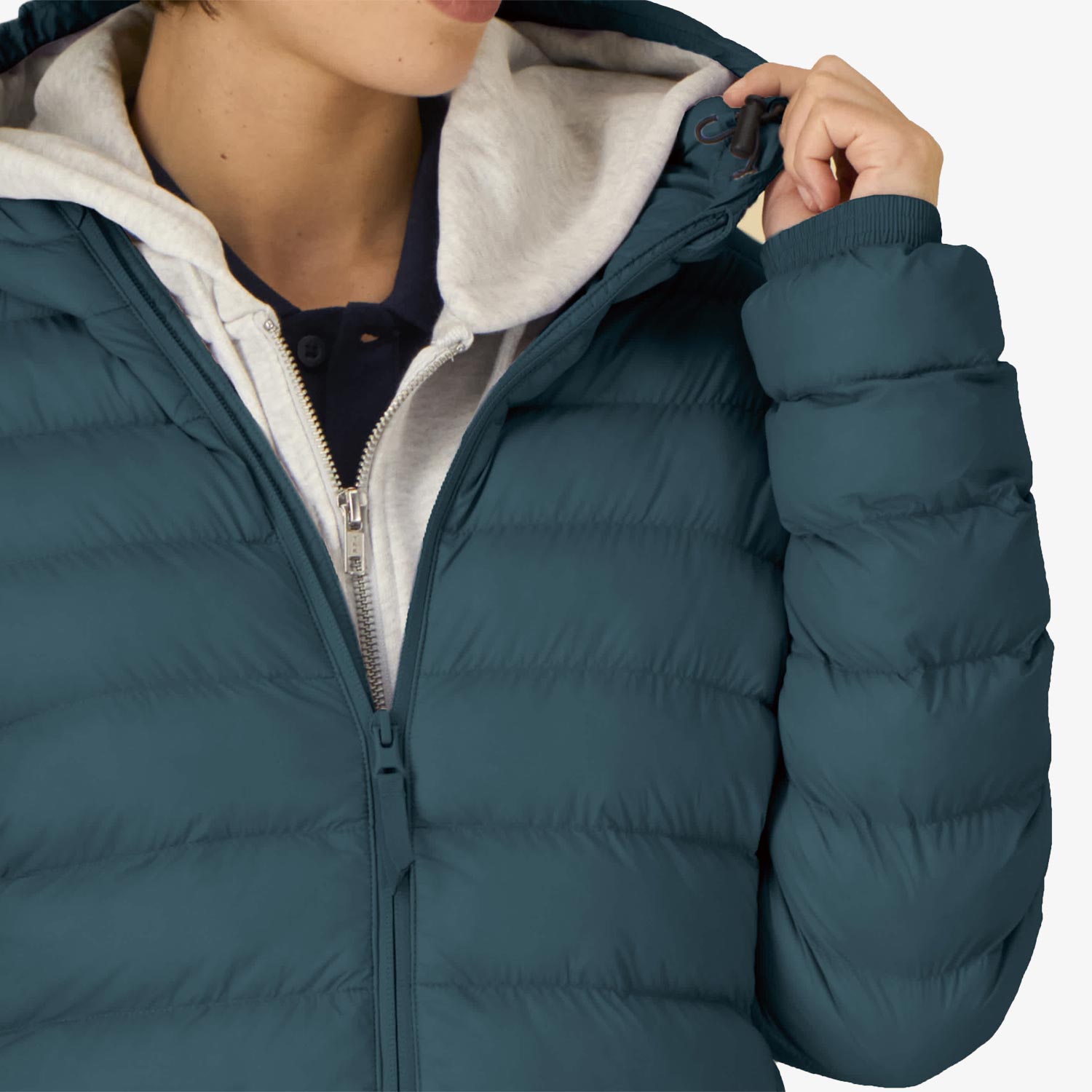 Wattierte Damen-Jacke mit Kaptze– leicht, stylisch & nachhaltig