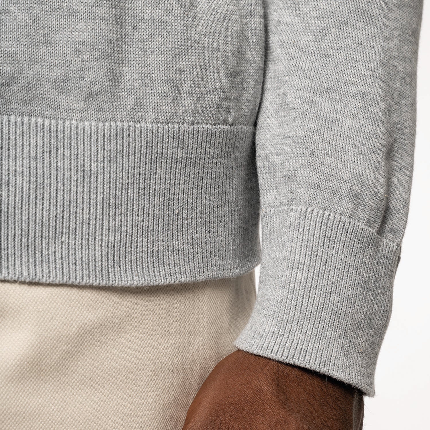 Herrenpullover mit V-Ausschnitt