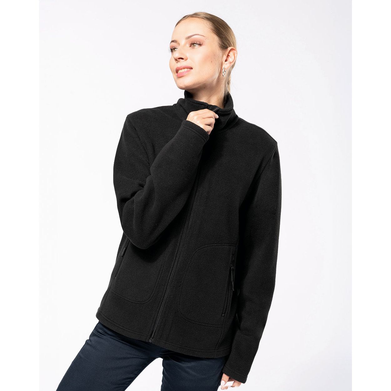 Model04-Unisex-Fleecejacke-Bodywarmer-Jacke-Winterjacke-Herbstjacke-UEbergangsjacke-Fleece-Recyceltes-Polyester-Nachhaltig-Recycelt-XS-bis-5XL
