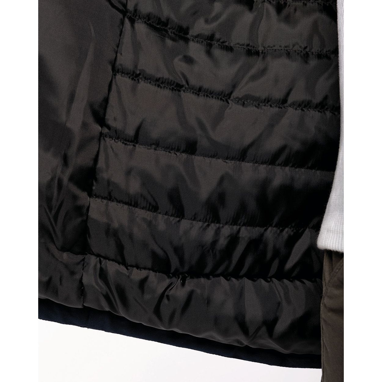 Model05Parker-Regenjacke-Unisex-Wasserabweisend-Winter-Herbst-Recyceltes-Polyester-UEbergangsjacke-Kapuze-Parka-Padded-Stepp-Nachhaltig-Susatinalble-Recycelt