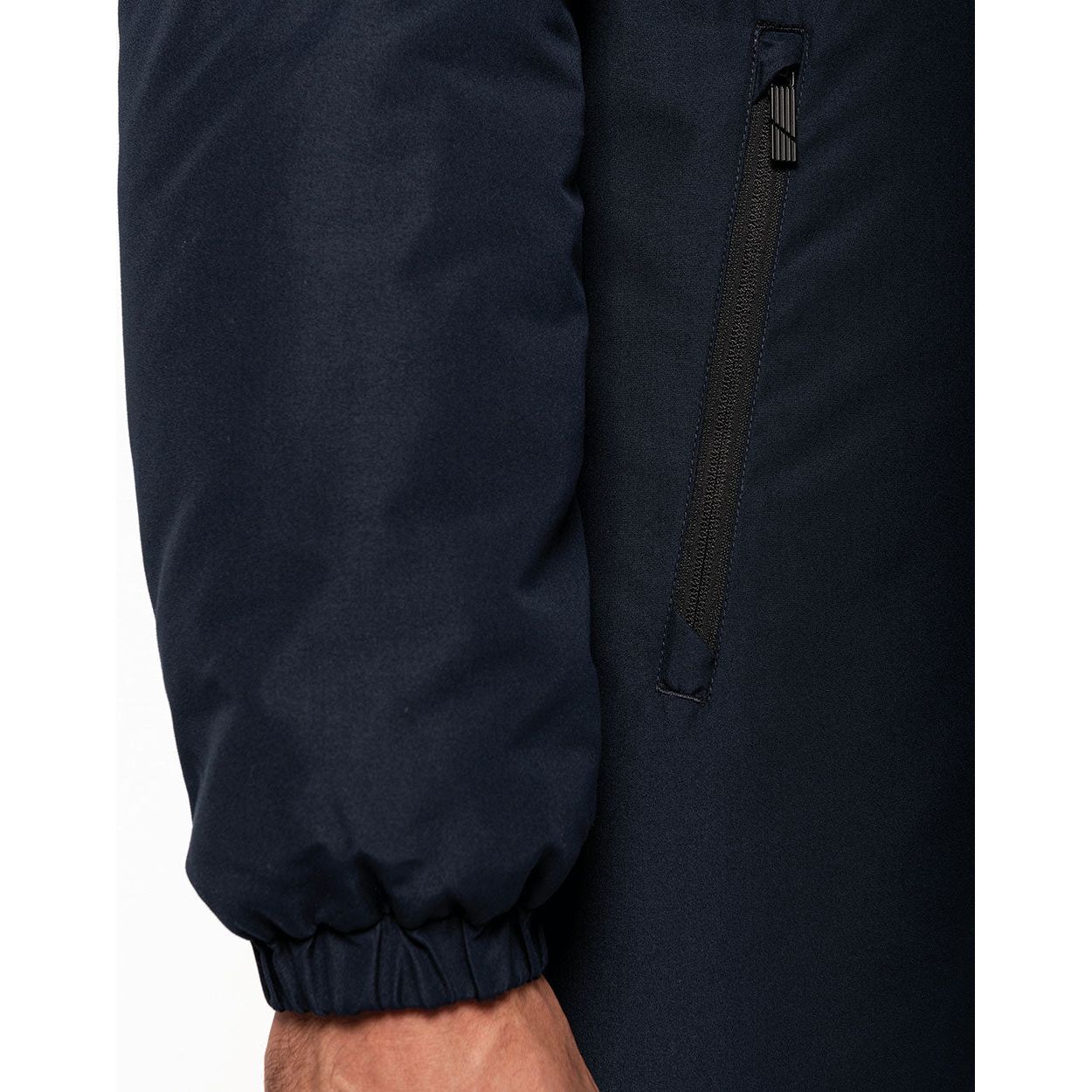 Model07Parker-Regenjacke-Unisex-Wasserabweisend-Winter-Herbst-Recyceltes-Polyester-UEbergangsjacke-Kapuze-Parka-Padded-Stepp-Nachhaltig-Susatinalble-Recycelt