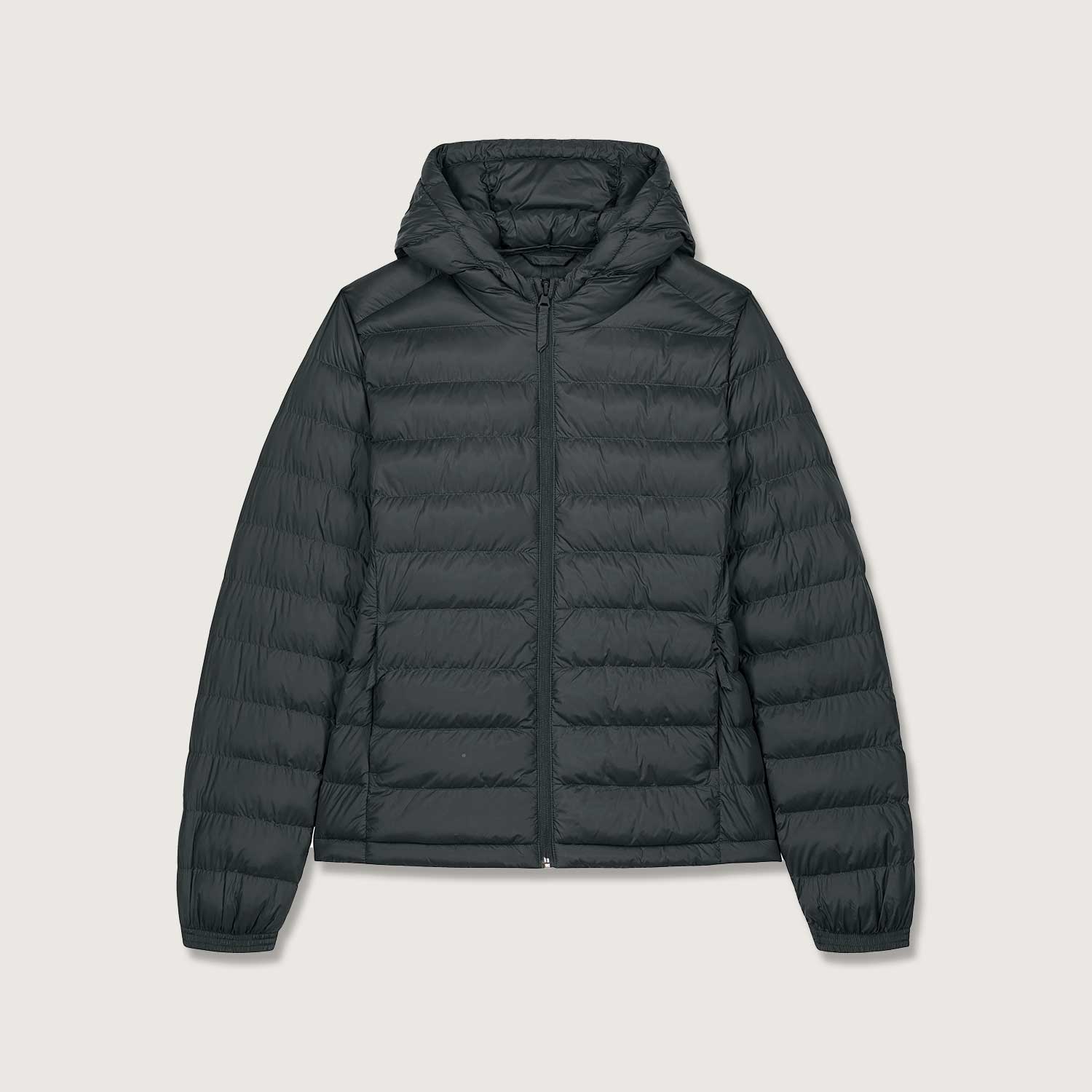 Wattierte Damen-Jacke mit Kaptze– leicht, stylisch & nachhaltig