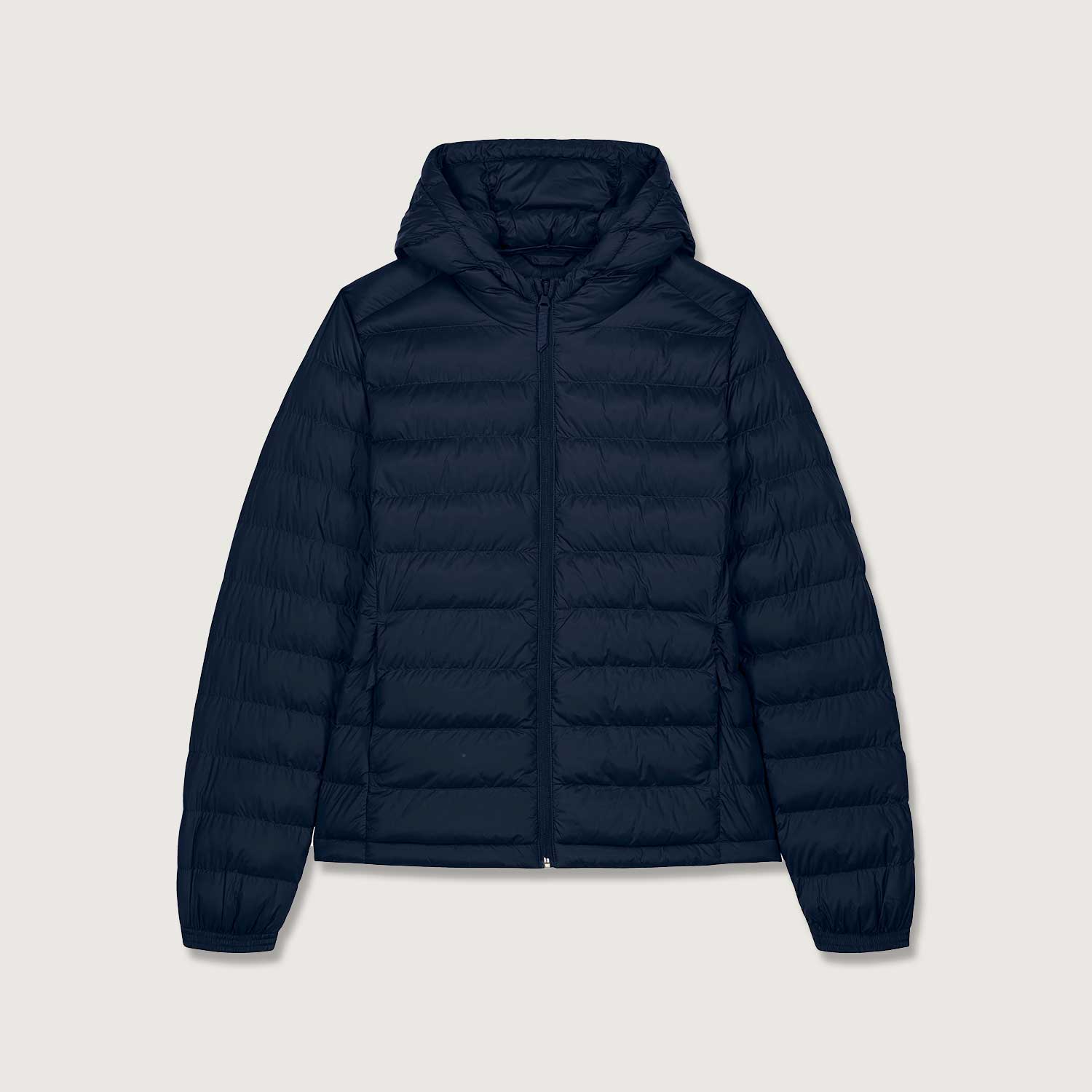 Wattierte Damen-Jacke mit Kaptze– leicht, stylisch & nachhaltig