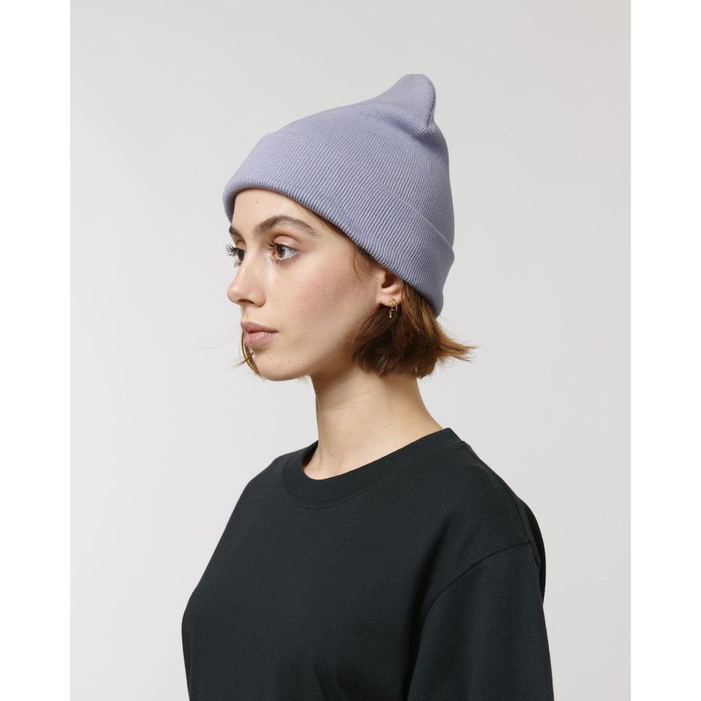 beanie-bio-baumwolle-recyeltes-pet_Rib-Beanie_Lavender_Studio_Front_Detail_5