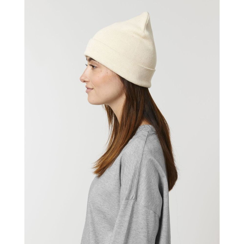 beanie-bio-baumwolle-recyeltes-pet_Rib-Beanie_Natural_Studio_Front_Detail_5