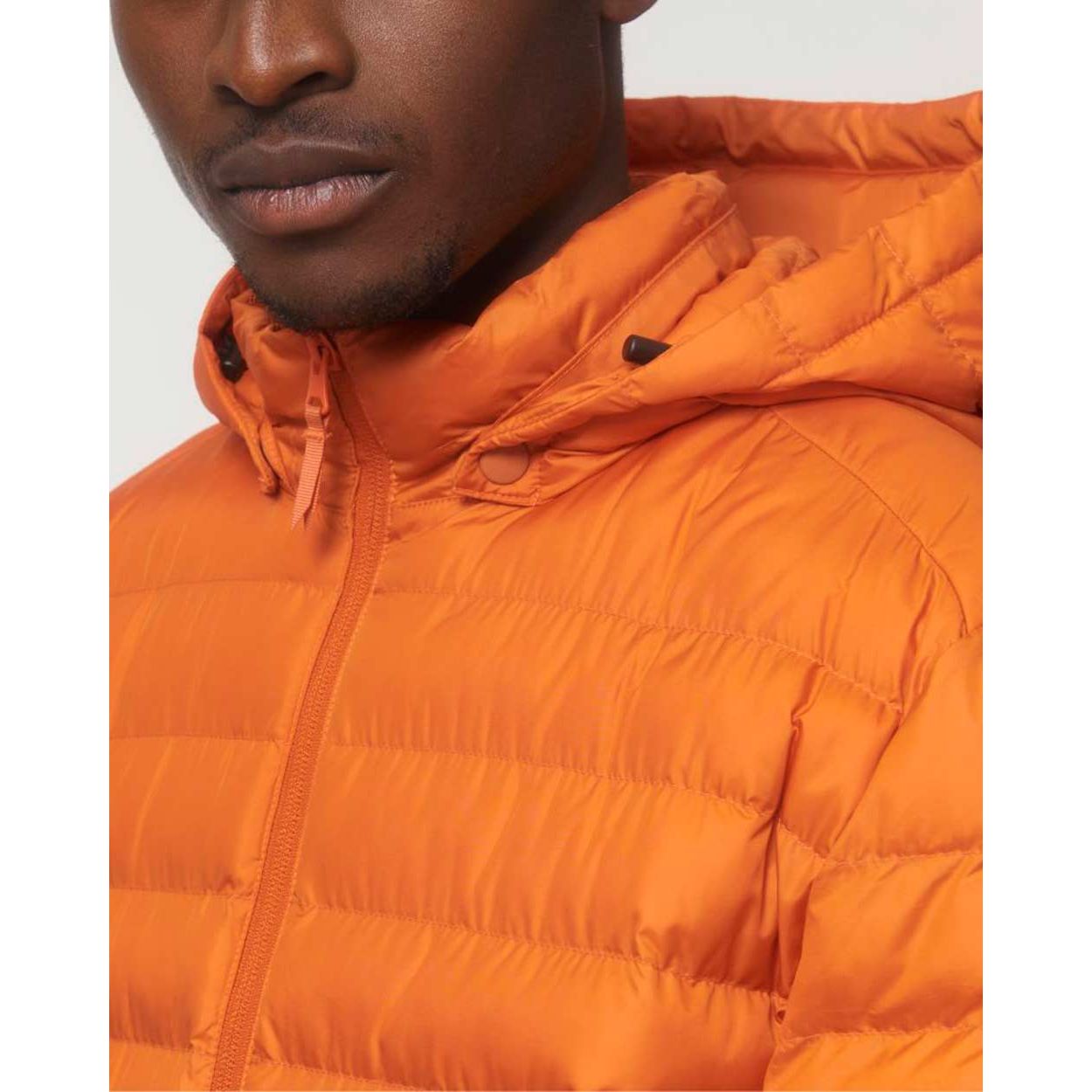 nachhaltige-herren-steppjacke-recycelt_flame_orange_04