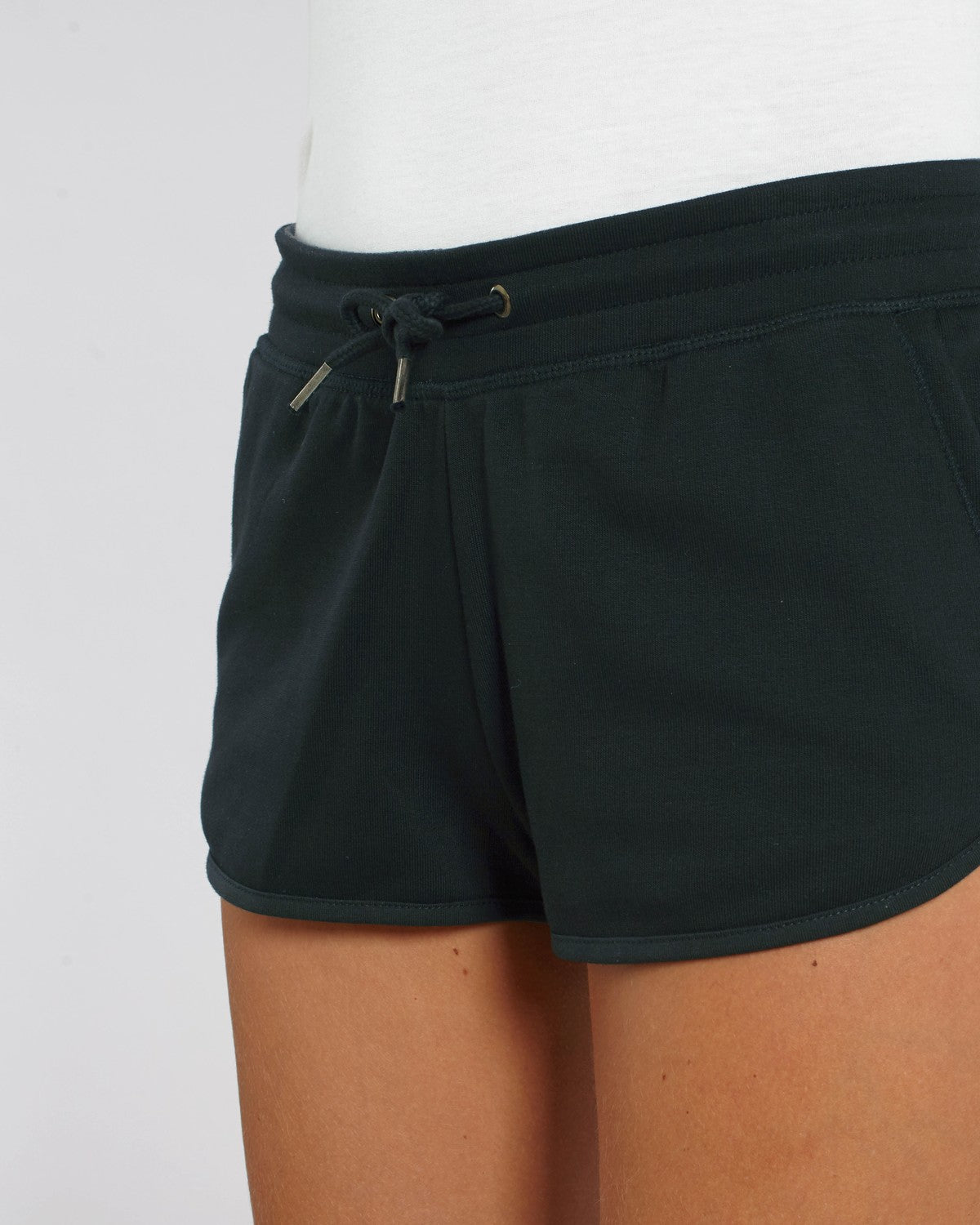damen-hose-kurz-bio-baumwolle_Stella_Cuts_Black_Studio_Front_Detail_5