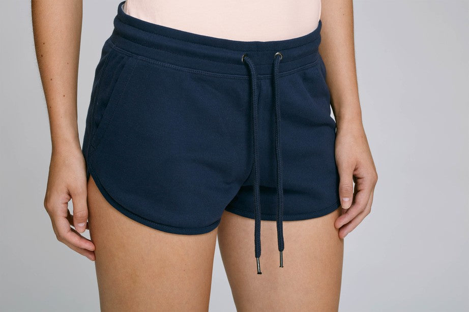 damen-hose-kurz-bio-baumwolle_Stella_Cuts_French_Navy_Studio_Front_Detail_5