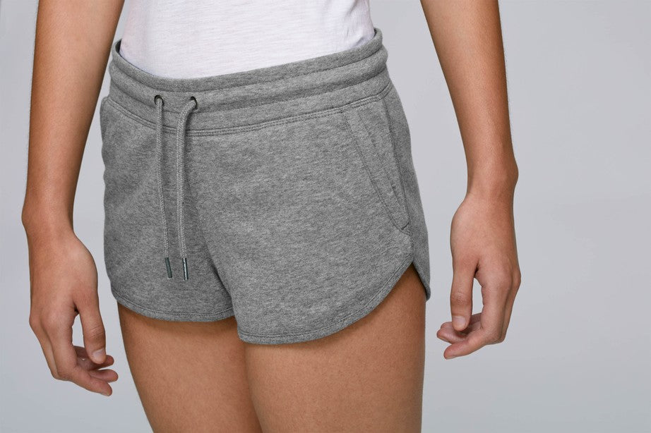 damen-hose-kurz-bio-baumwolle_Stella_Cuts_Mid_Heather_Grey_Studio_Front_Detail_5