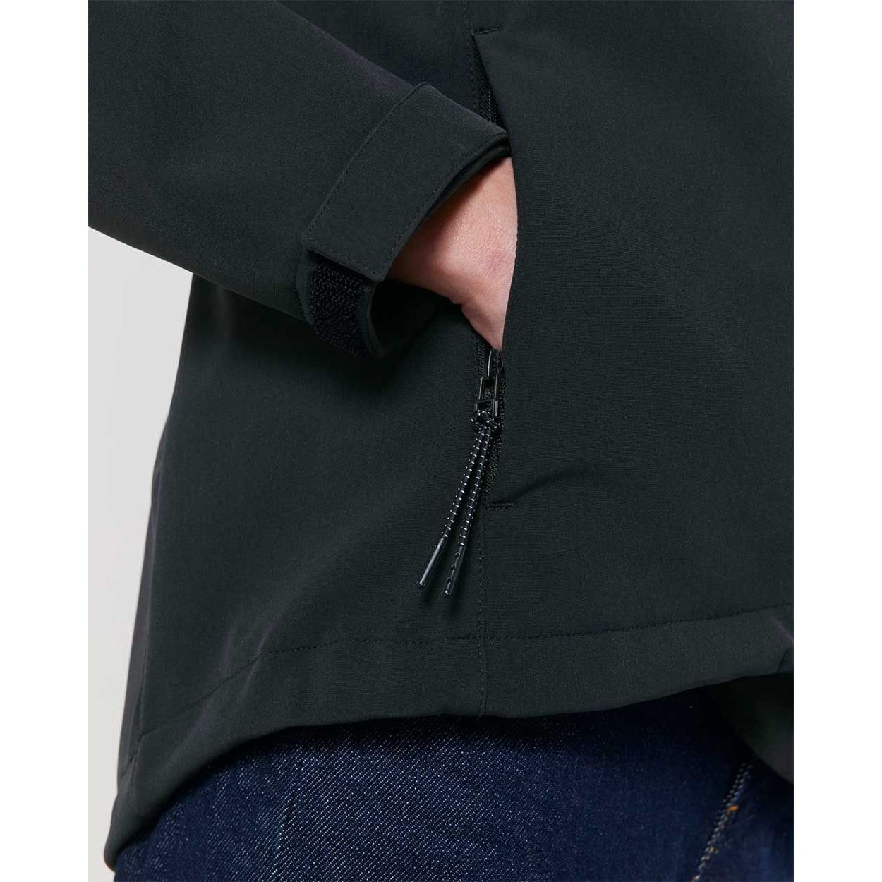 damen-softshell-jacke-recycelt-black_09