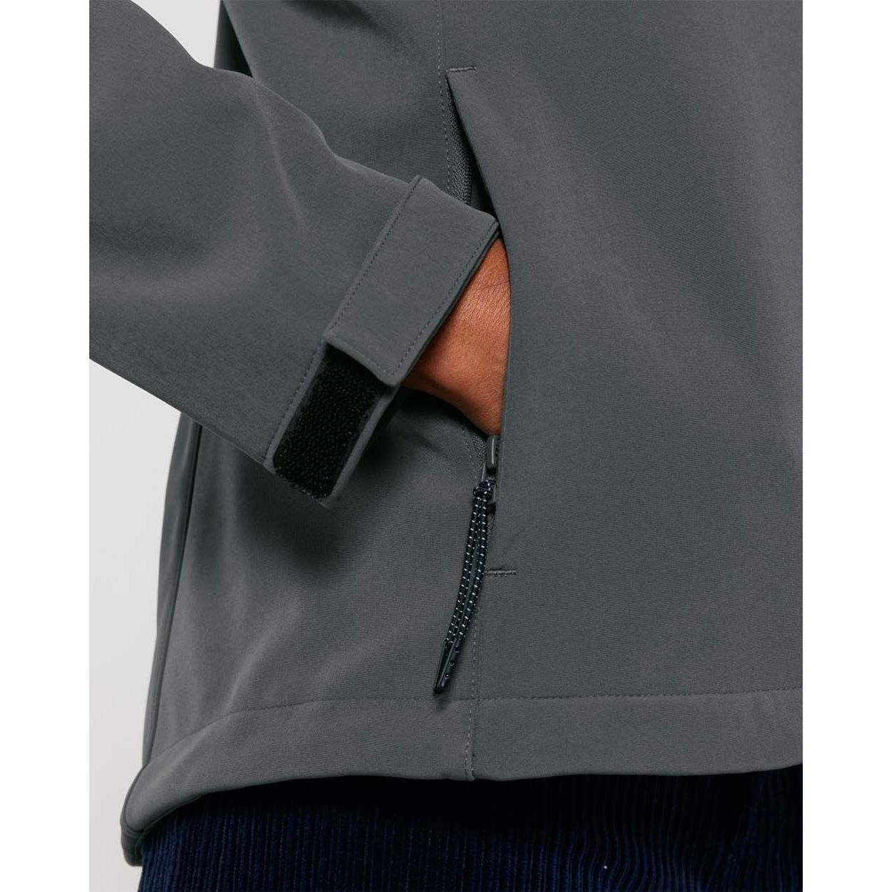 damen-softshell-kapuzenjacke-recycelt-anthrazit_08