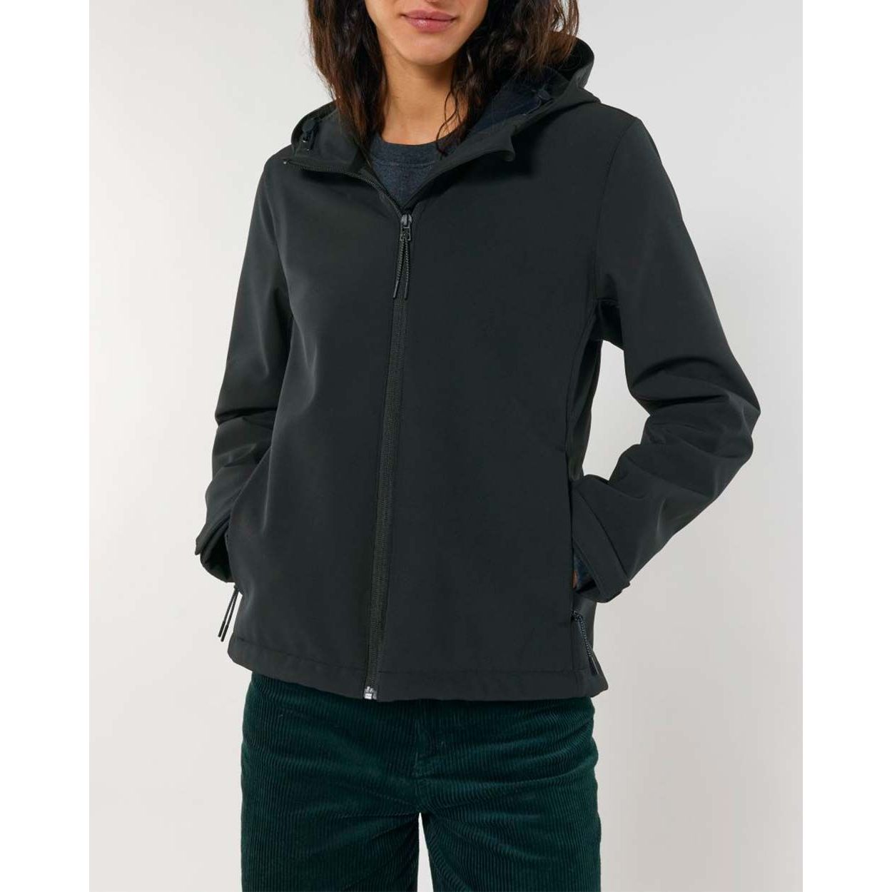 damen-softshell-kapuzenjacke-recycelt-black_01