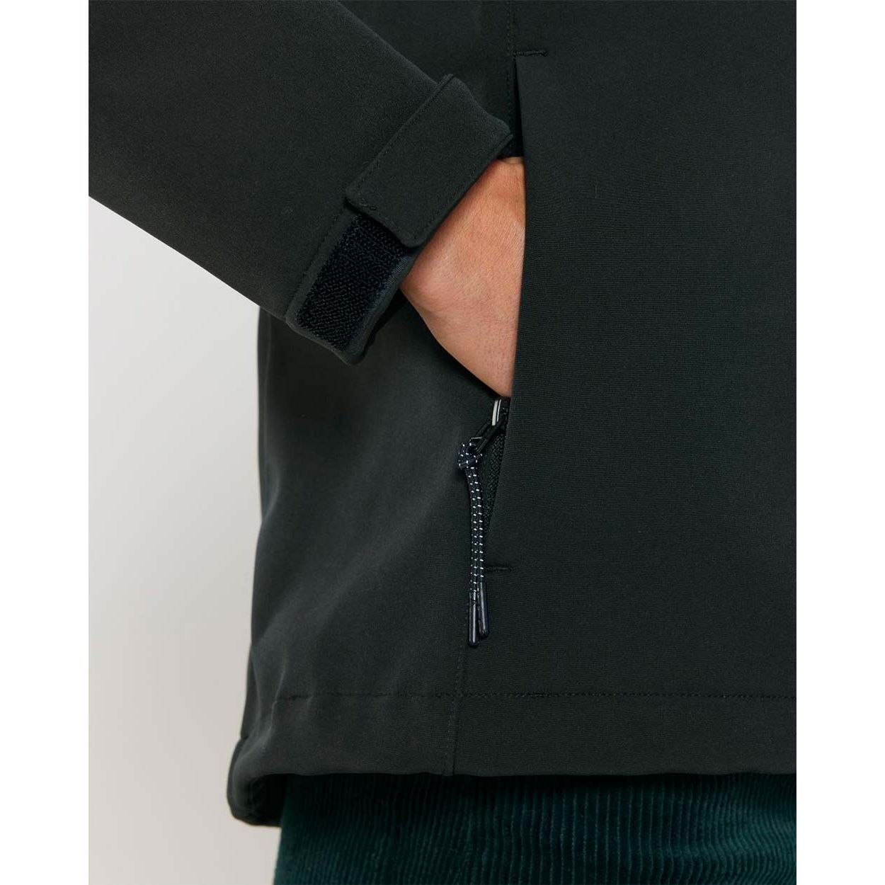 damen-softshell-kapuzenjacke-recycelt-black_09