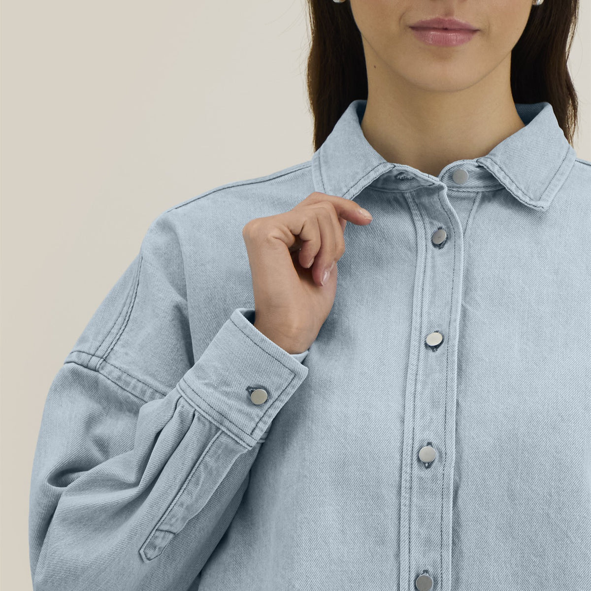 Detail: Kragen mit Steg und Metallknöpfe, Damen Denim Overshirt Light Wash