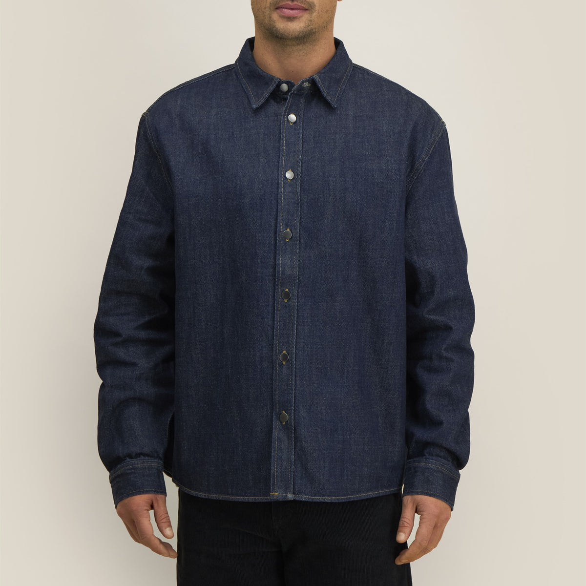 Denim Overshirt Rinse Wash – Passform vorne