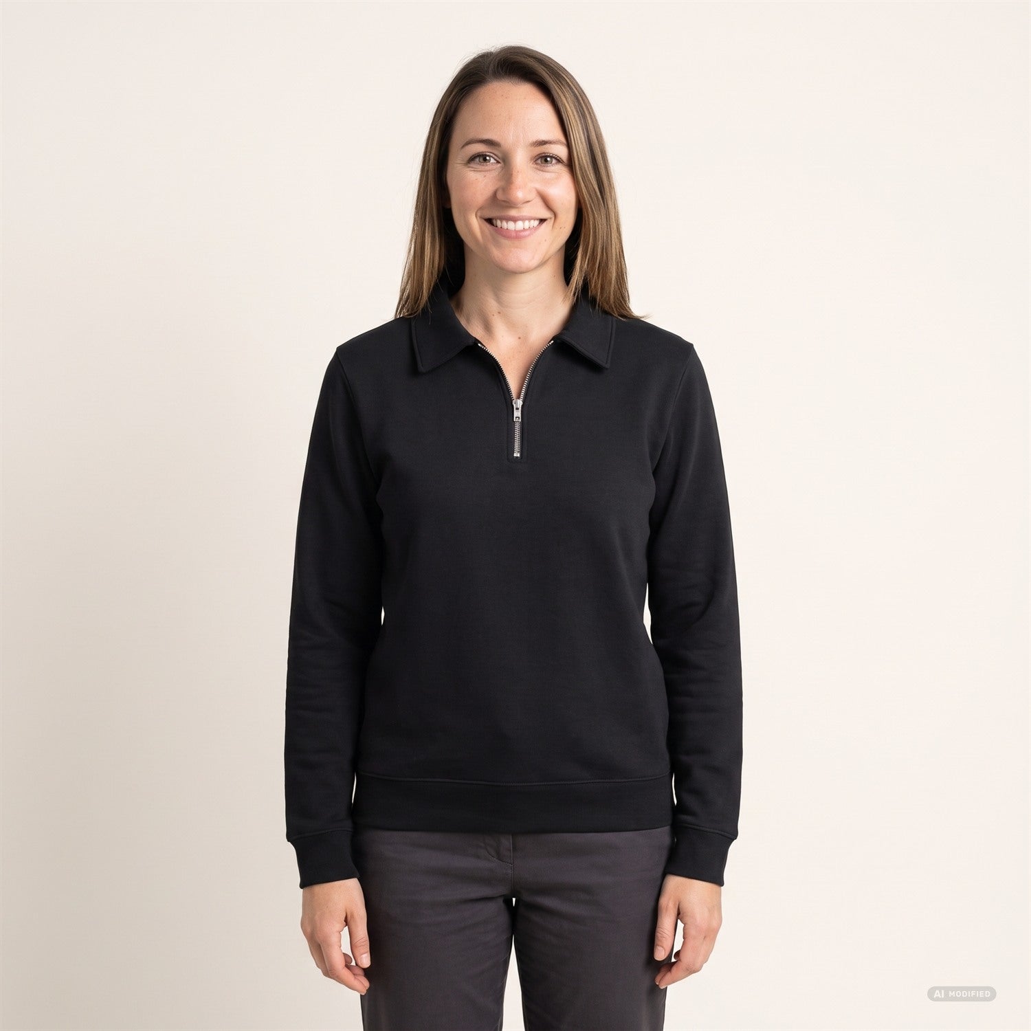 Half-Zip Sweatshirt in Schwarz, am Model getragen, Damenpassform