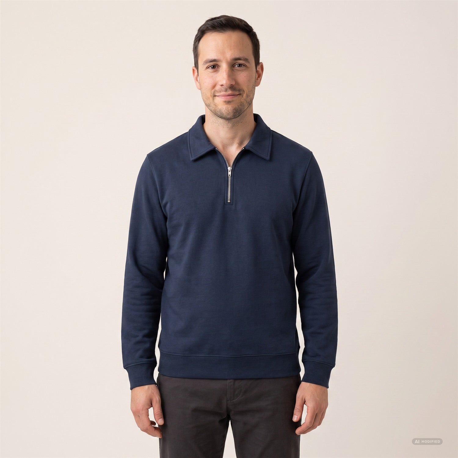 Half-Zip Sweatshirt in Navy, am Model getragen