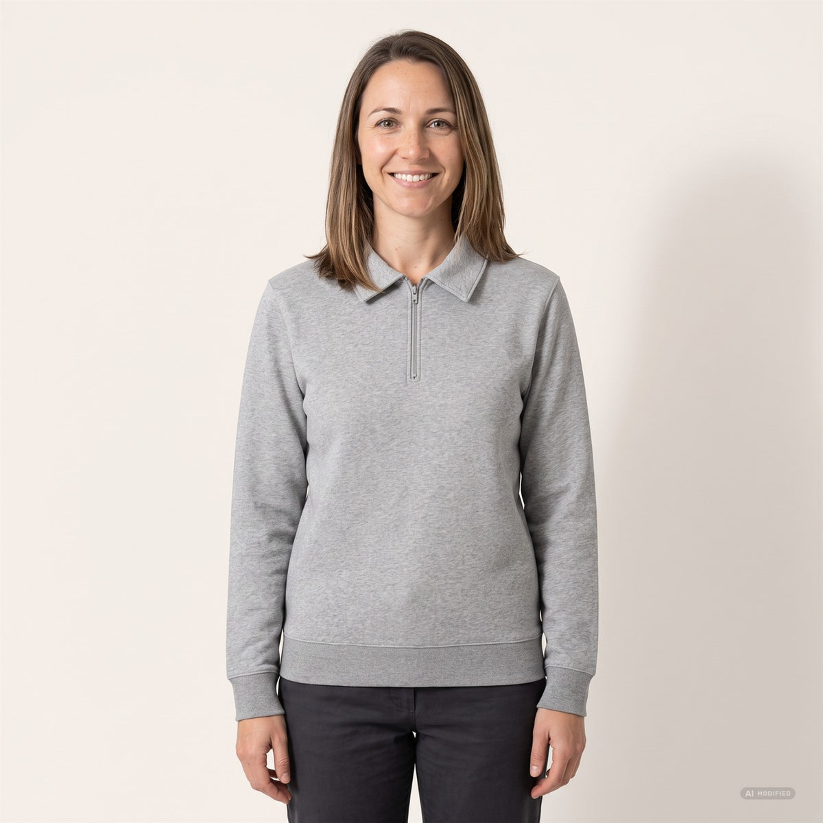 Half-Zip Sweatshirt in Heather Grey, am Model getragen, Damenpassform