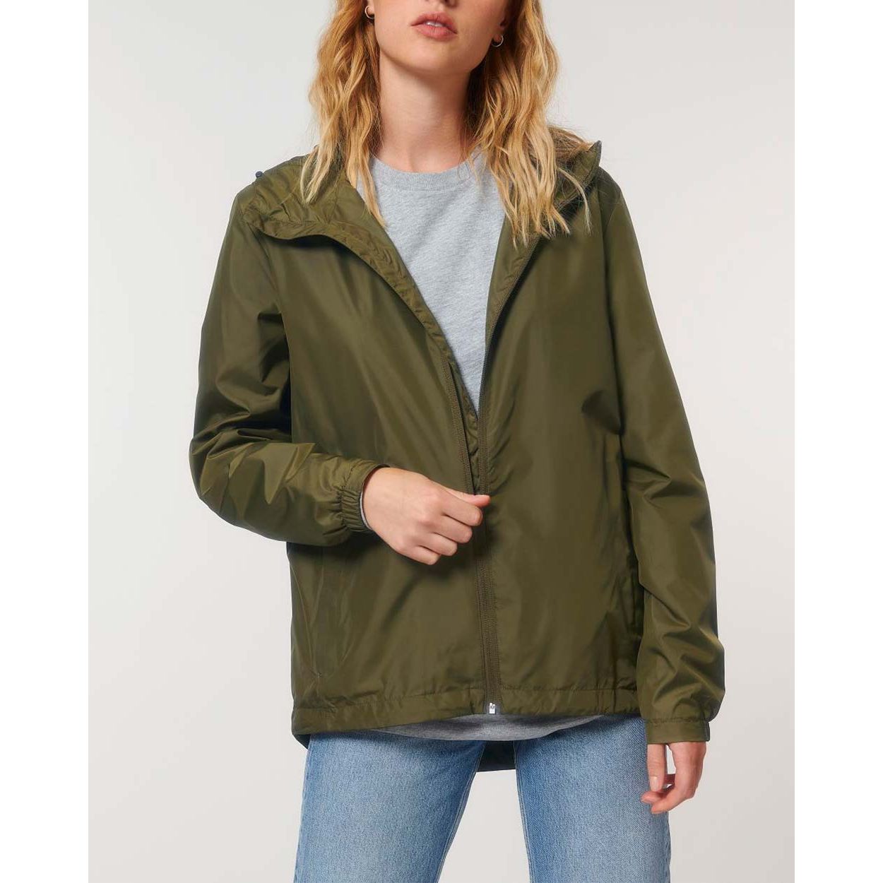 nachhaltige-regenjacke_recyceltes-pet_british_khaki_04