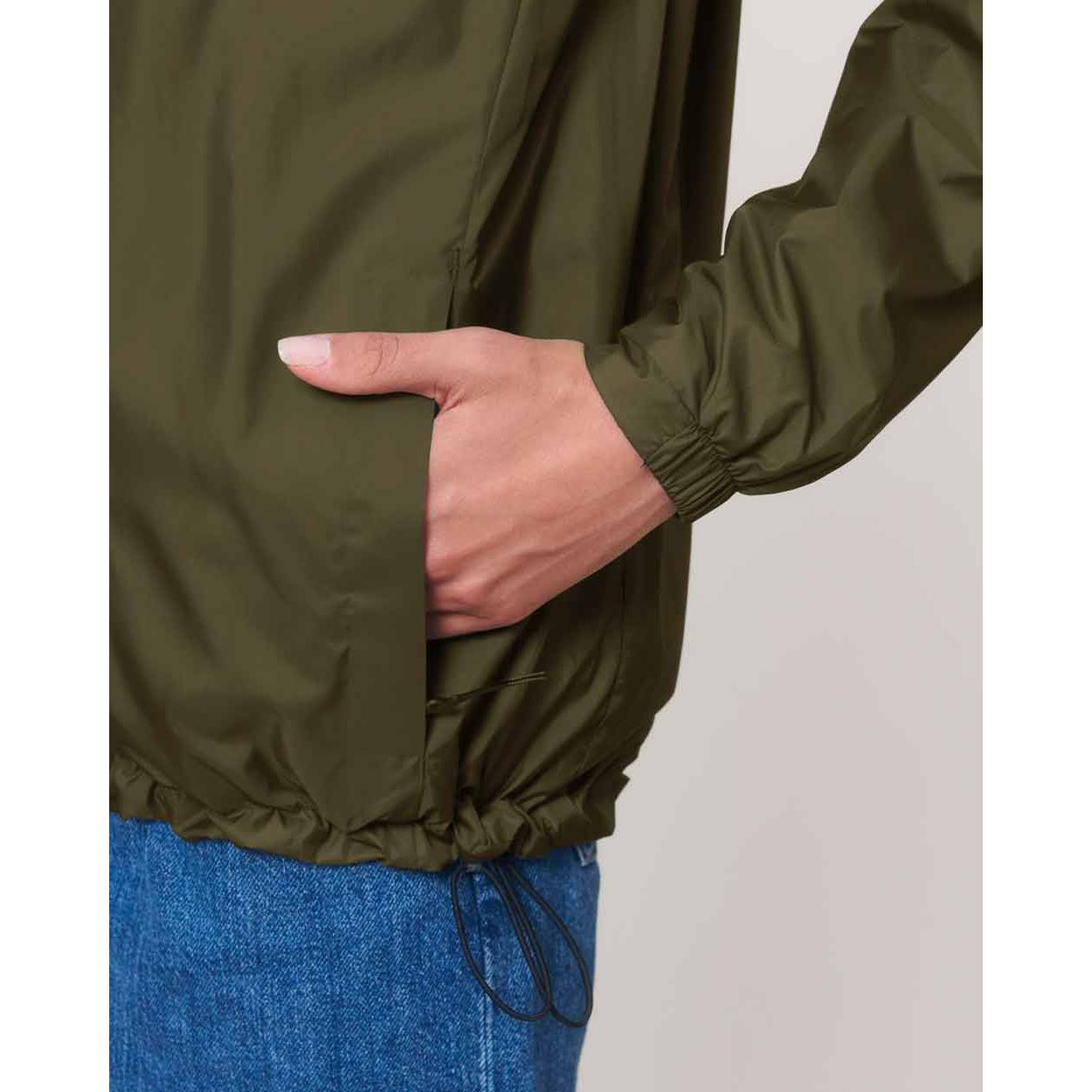 nachhaltige-regenjacke_recyceltes-pet_british_khaki_10