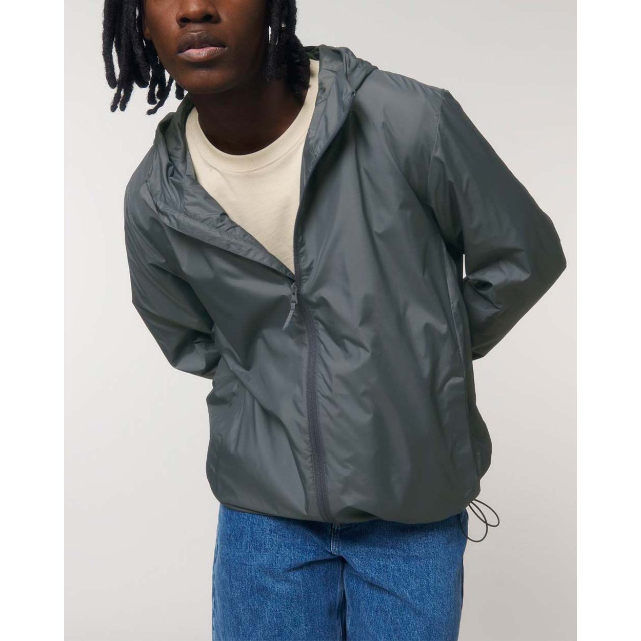 nachhaltige-regenjacke_recyceltes-pet_deep_metali_02