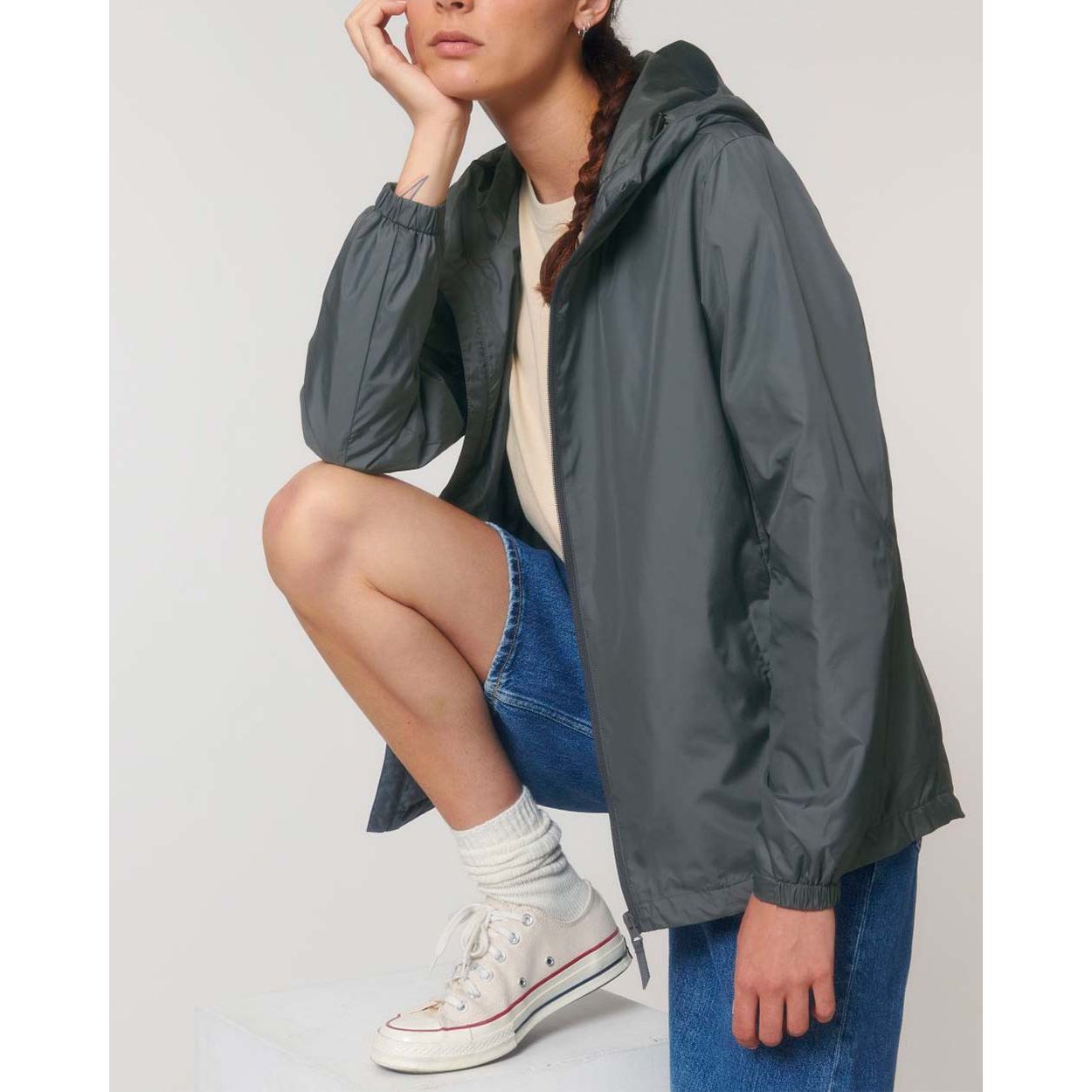 nachhaltige-regenjacke_recyceltes-pet_deep_metali_03