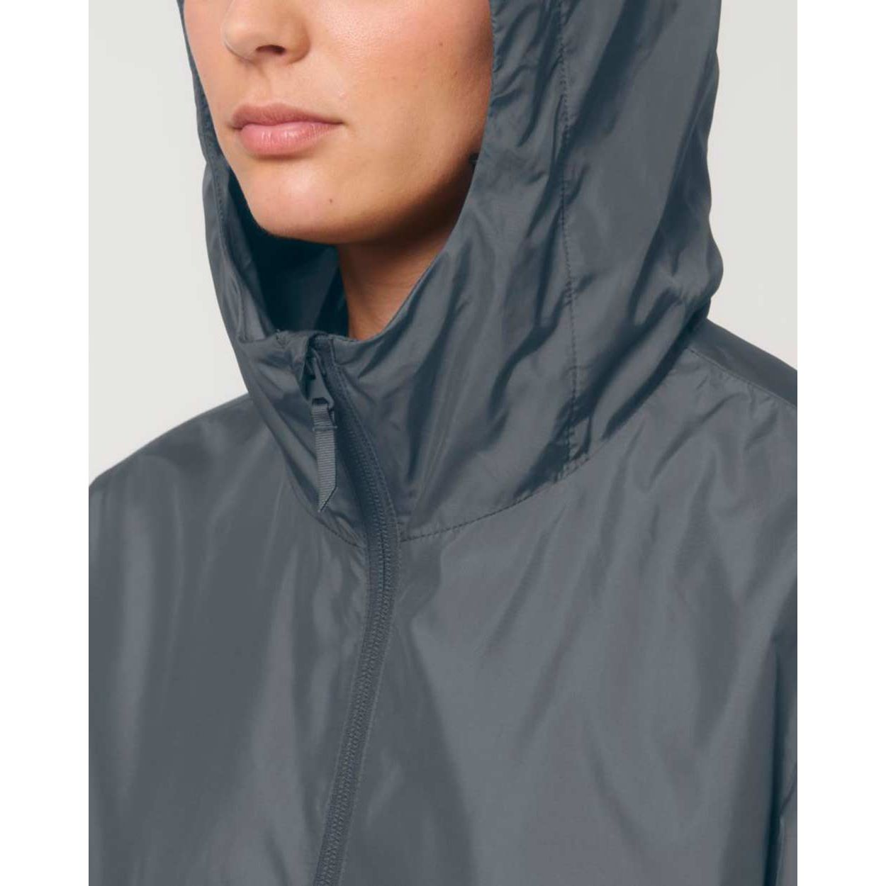 nachhaltige-regenjacke_recyceltes-pet_deep_metali_10