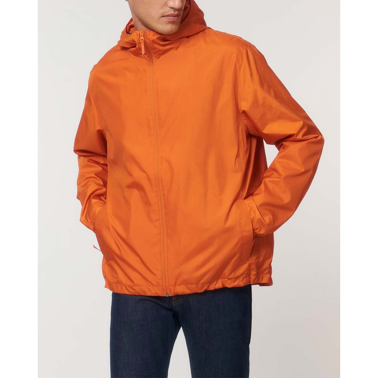 nachhaltige-regenjacke_recyceltes-pet_flame_orange_01