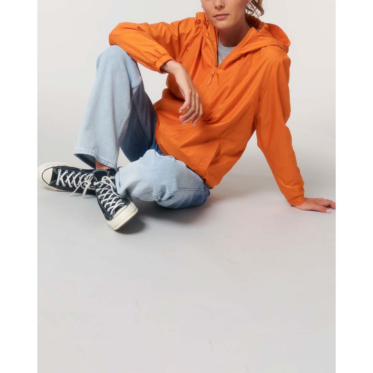 nachhaltige-regenjacke_recyceltes-pet_flame_orange_02