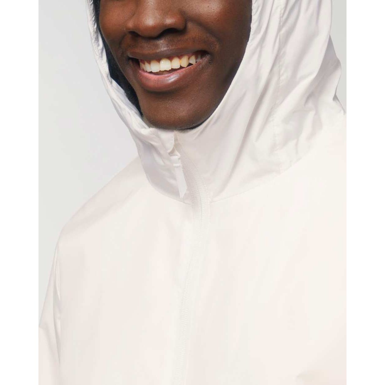 nachhaltige-regenjacke_recyceltes-pet_off_white_06