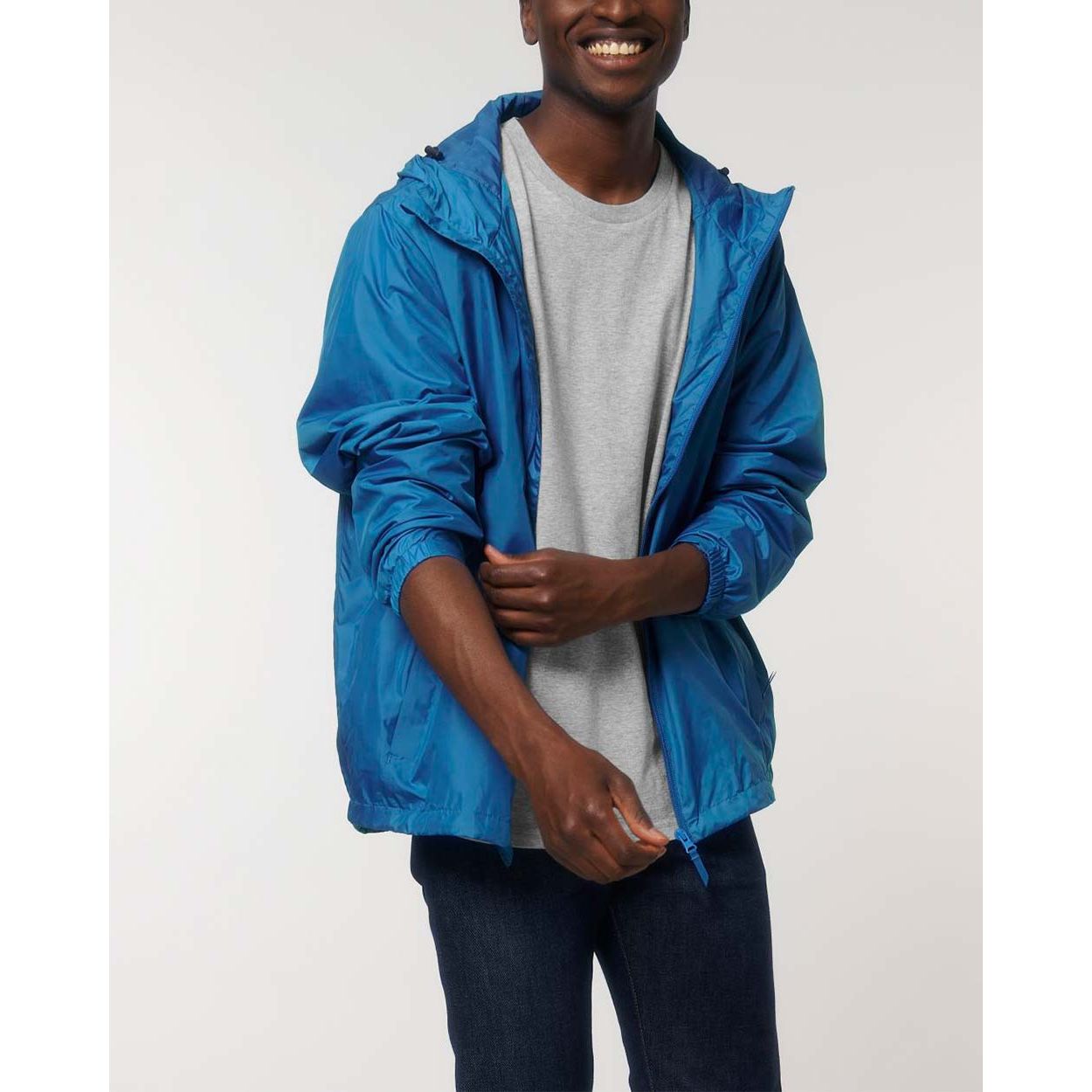 nachhaltige-regenjacke_recyceltes-pet_royal_blue_02