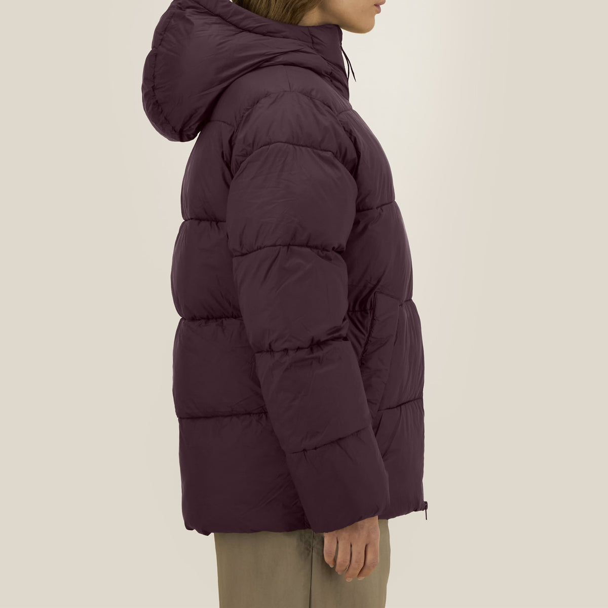 Pufferjacke Red Brown – Seitenansicht Schulterpartie