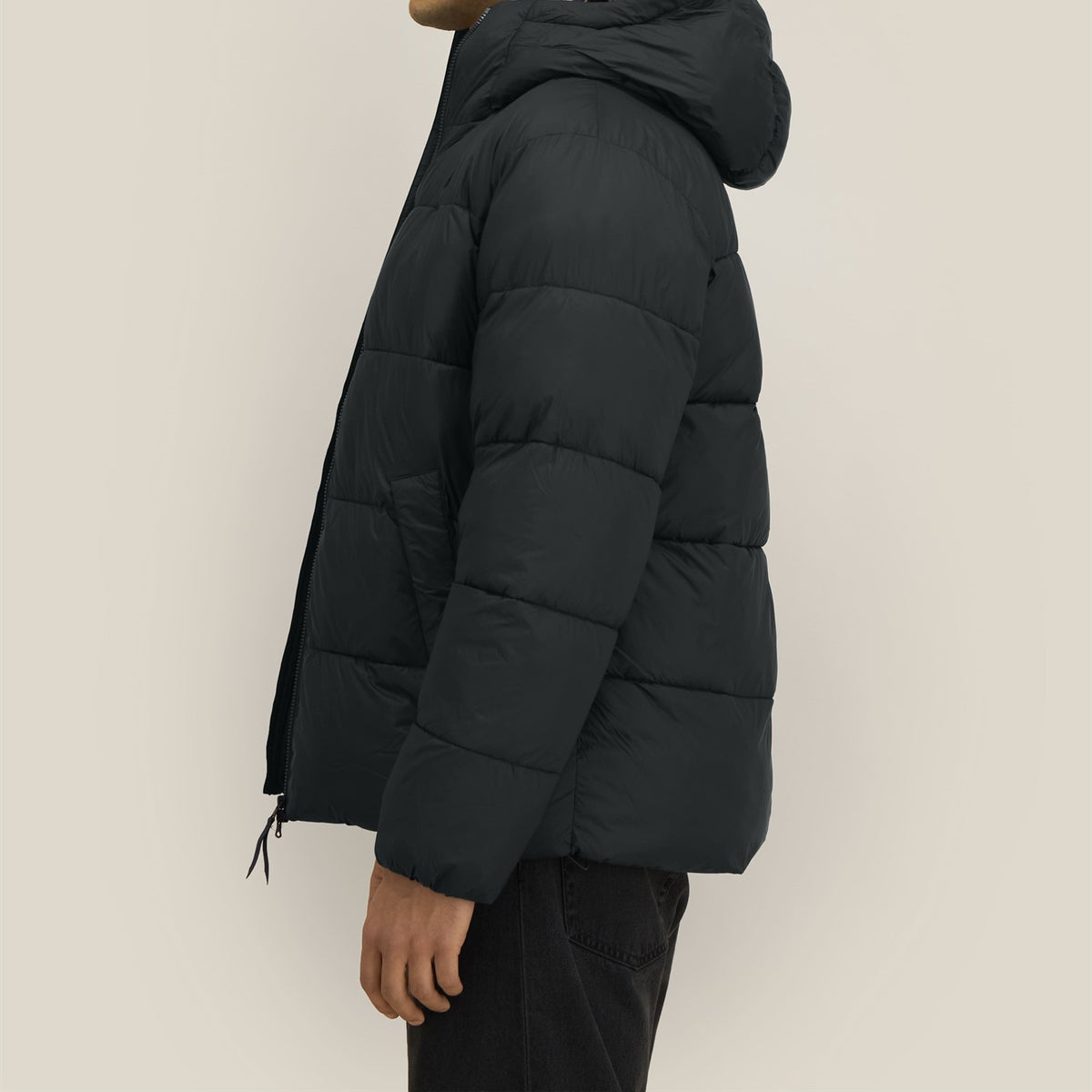 Pufferjacke Schwarz – Seitenansicht