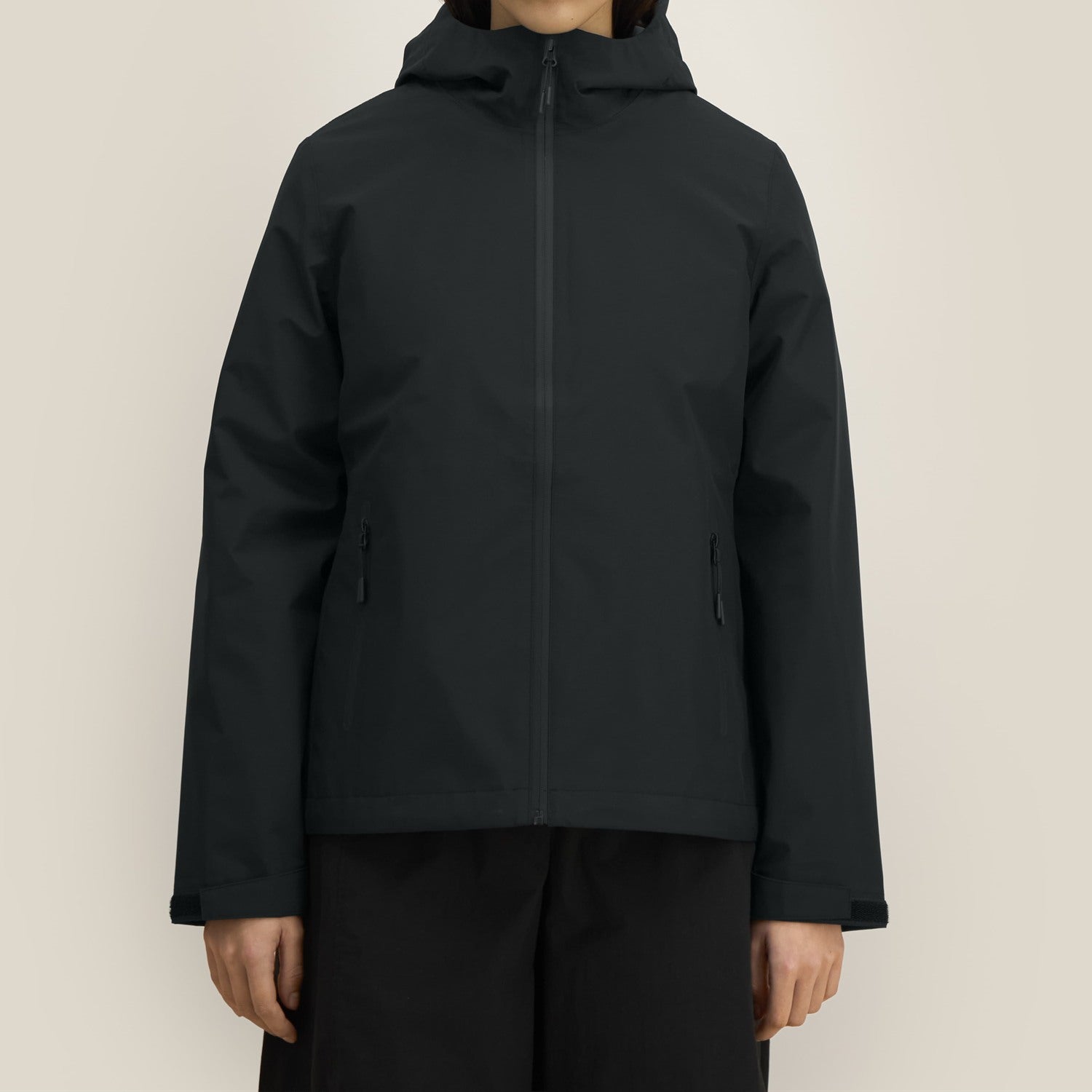 Damen Regenjacke Schwarz, Vorderansicht