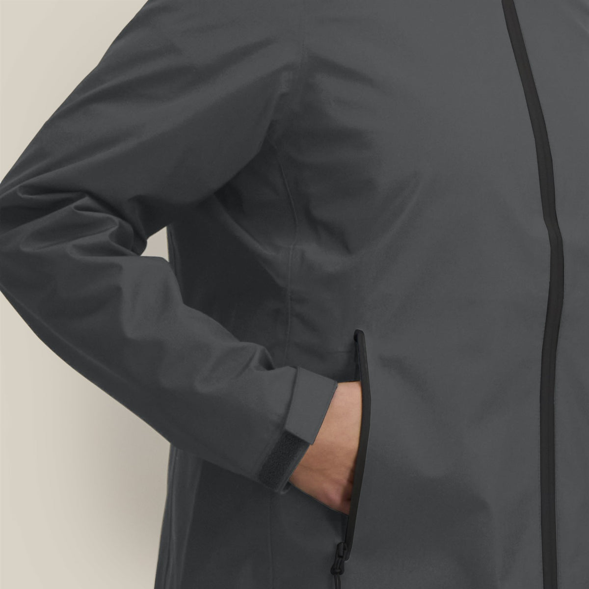 Damen Regenjacke Anthrazit, Seitentasche im Detail