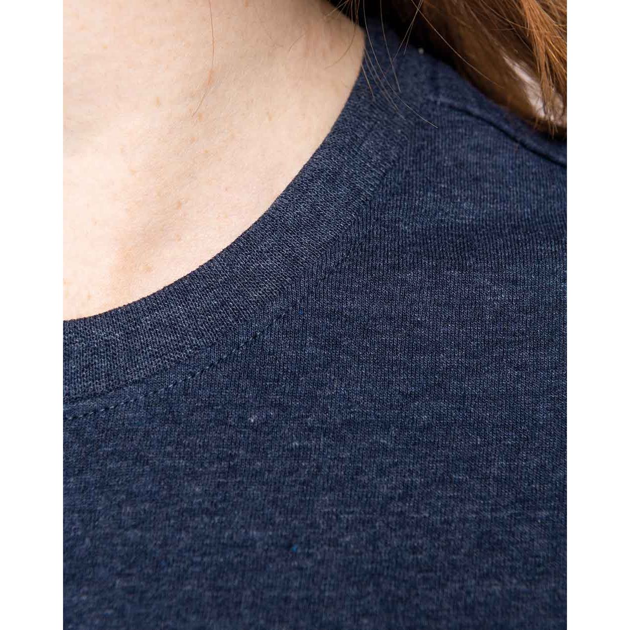 unisex-t-shirt-recycelt-blau_05