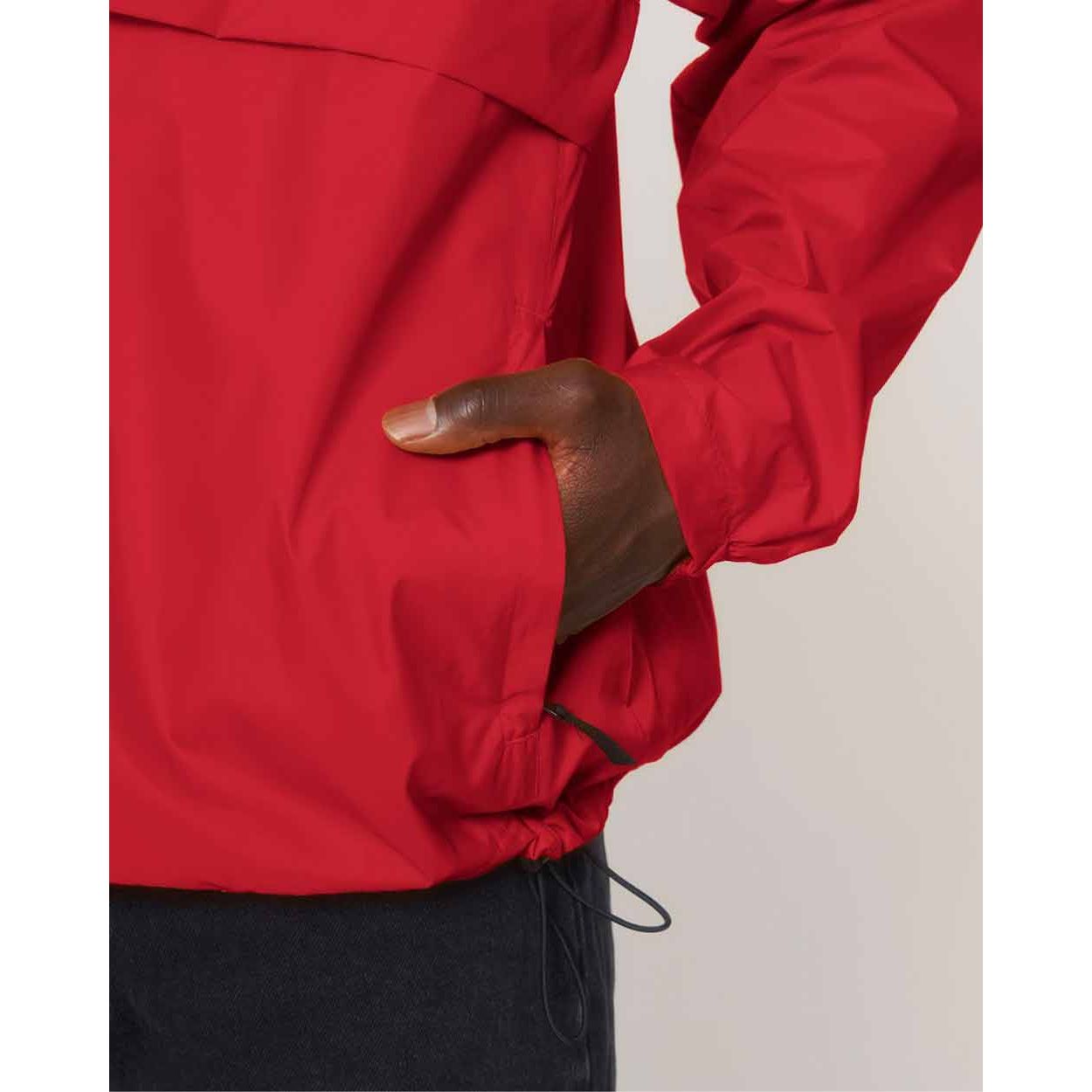 nachhaltige-ueberzieh-regenjacke-recycelt-red_06