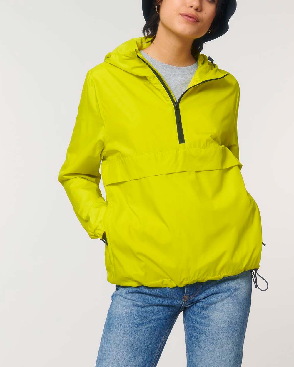 nachhaltige-ueberzieh-regenjacke-recycelt-lime_flash_04