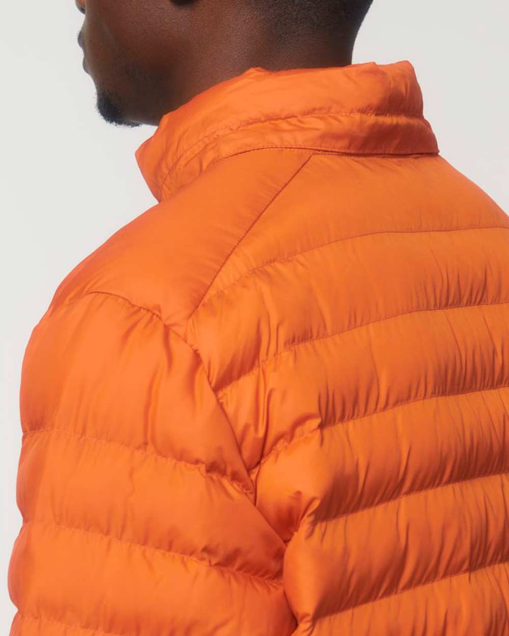 nachhaltige-herren-steppjacke-recycelt_flame_orange_06