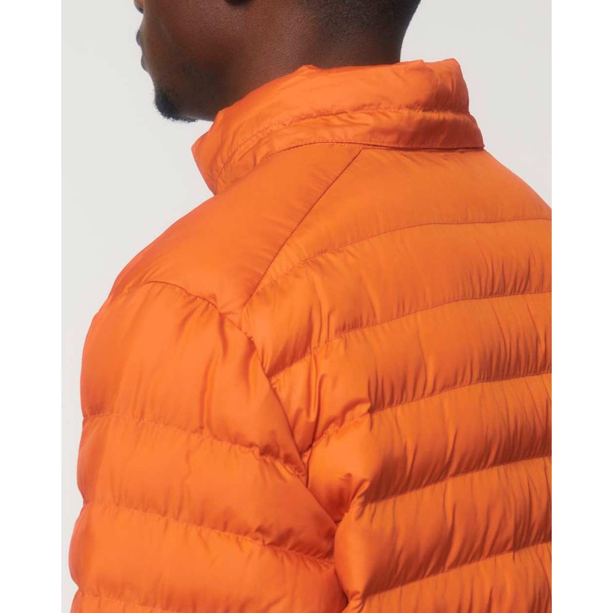 nachhaltige-herren-steppjacke-recycelt_flame_orange_06
