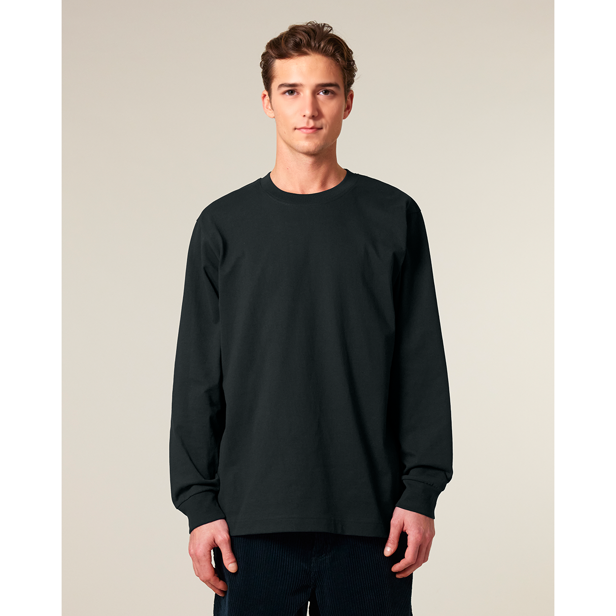 Schweres-YTWOO-Unisex-Langarmshirt-Eco-Fair-Organic-100-Bio-bauwolle-Nachhaltig-SCHWARZ-STUDIO-FRONT