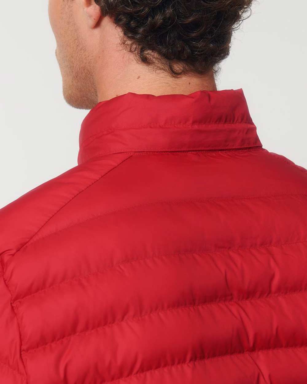 nachhaltige-herren-steppjacke-recycelt_red_06